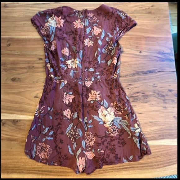 3/$30 🌸 UO Kimchi Blue - Maroon Floral Anita Romper, Size 6 - Picture 4 of 8